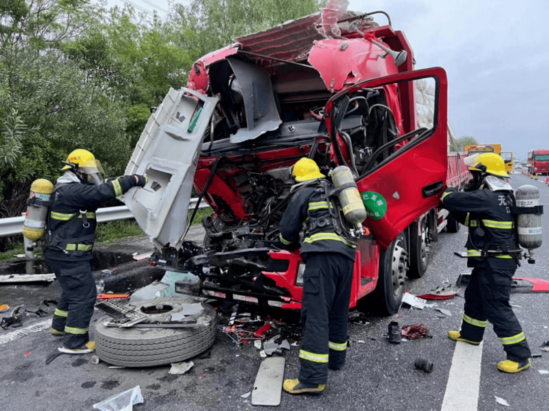 疫直在行动无锡消防全方位护航高速保供保民生