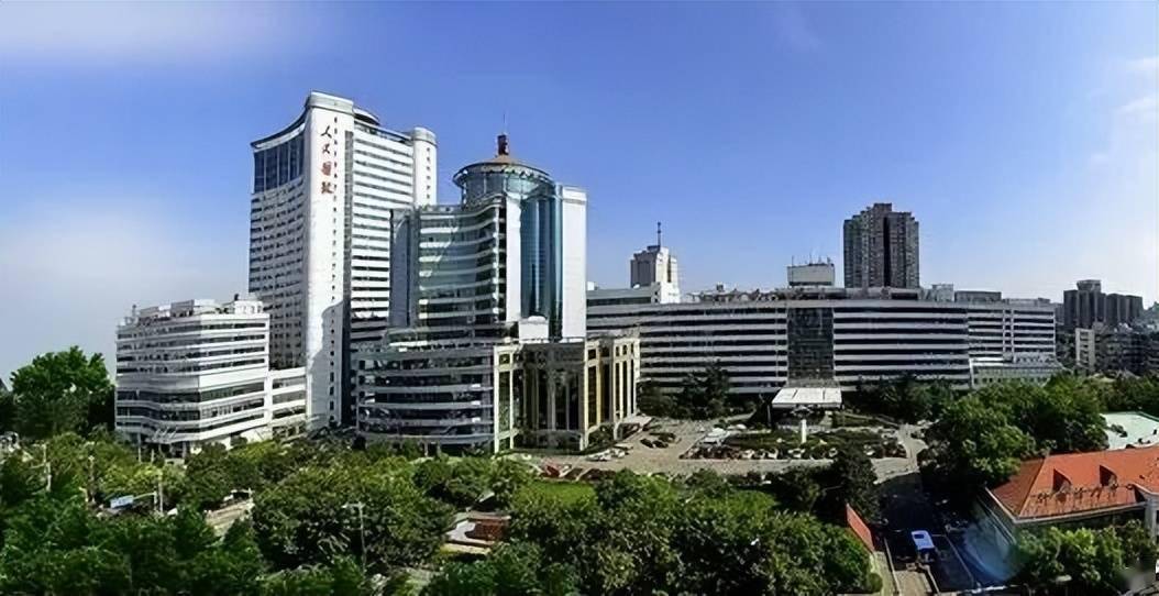 武汉市中心医院、武汉市第三医院(首义院区)，业主就医需求可就近满足。