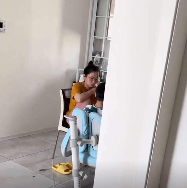 吉林男子偷拍老婆辅导孩子作业掉转镜头让人笑喷放它出去吧