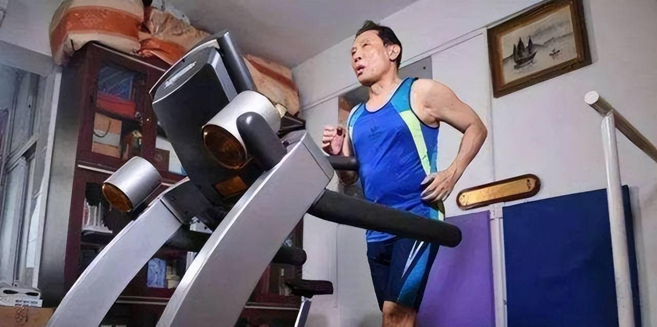 于是每周抽出3~4天,锻炼40~50分钟左右,钟南山院士认为运动和吃饭睡觉