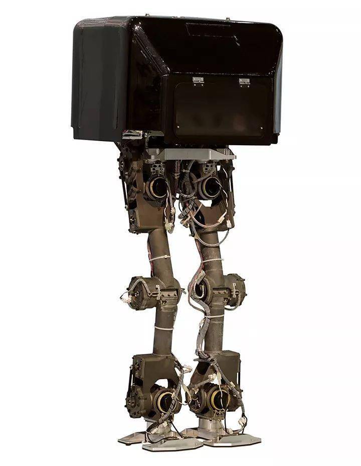 1988年, e2 机器人诞生了经常会摔倒但非常笨拙所以那会本田制造的