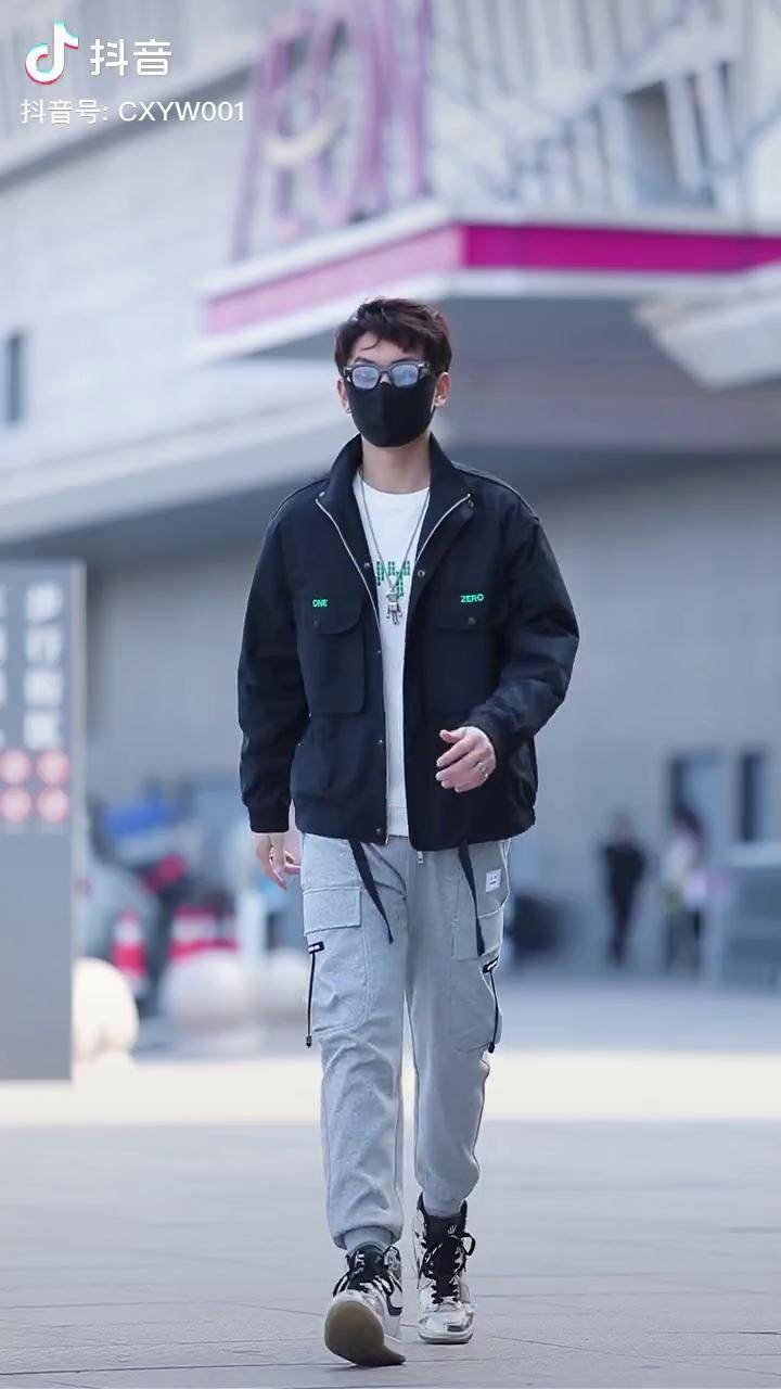 男生这样穿好看又帅气男生穿搭时尚街拍每日穿搭潮流穿搭穿搭帅哥我要