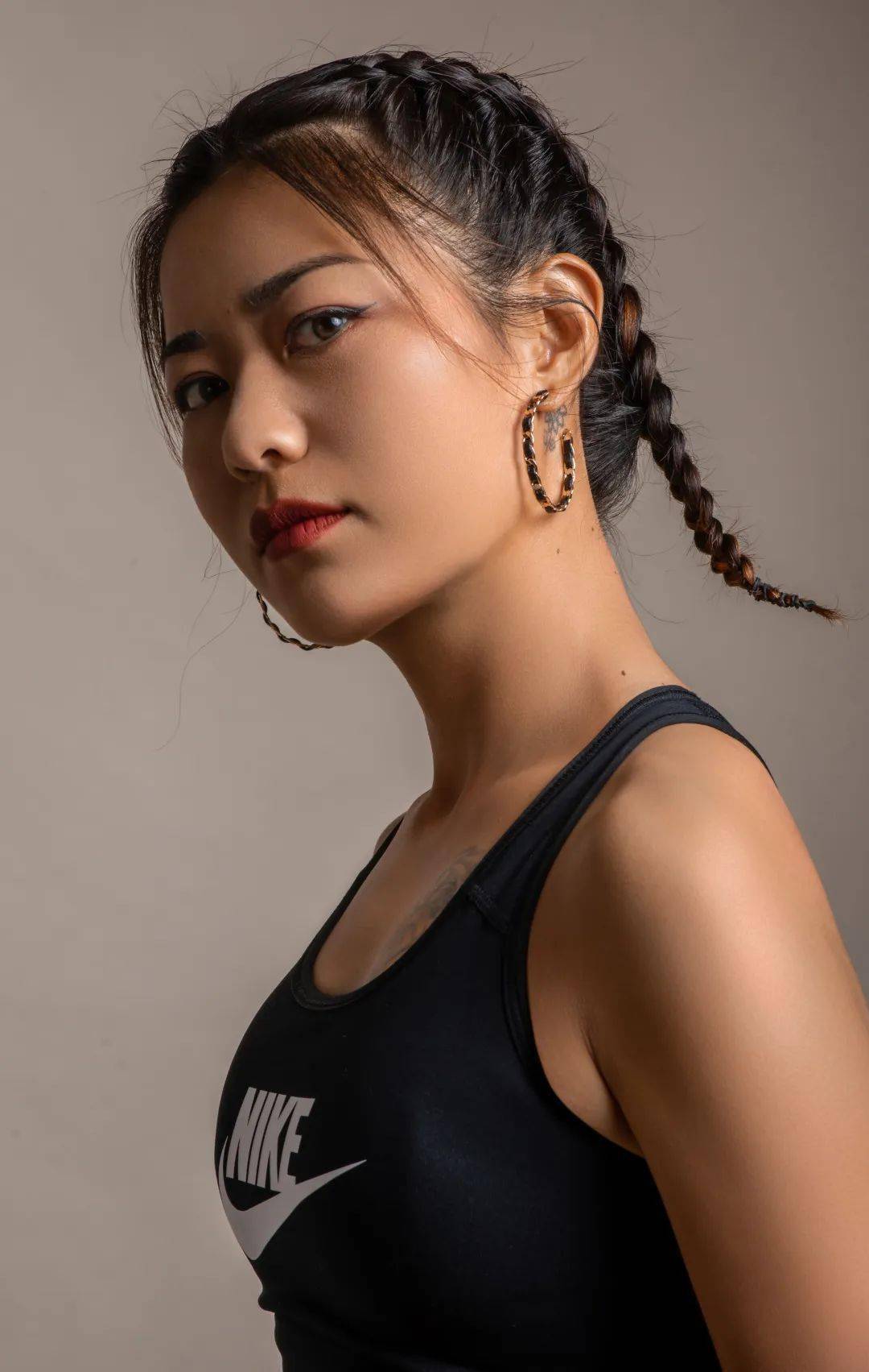 女足最强中后卫李佳悦历尽千帆不过三十而已