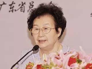 她是客家媳妇,叶选平的夫人,曾任深圳市副市长