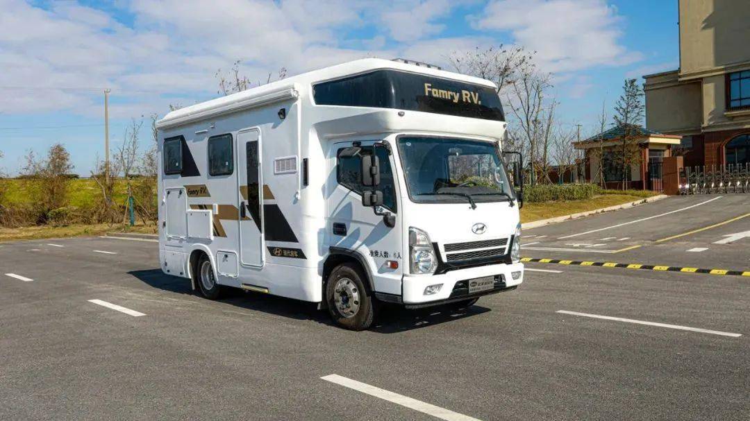 法美瑞现代房车高端平头轻卡精巧宽敞丰富实用