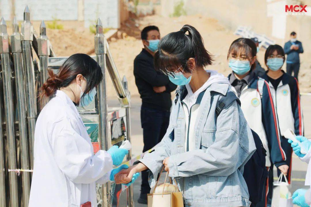 循化县高级中学:落细落实防控措施,护航学生返校复学_疫情_防疫_进行