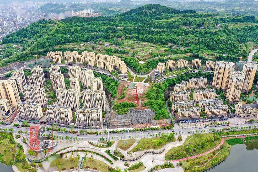 北侧为江南福地,南侧为英伦庄园,东侧为西龛山公园,西侧为津桥湖公园