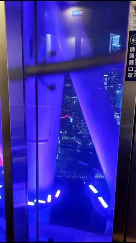 广州东塔电梯图片