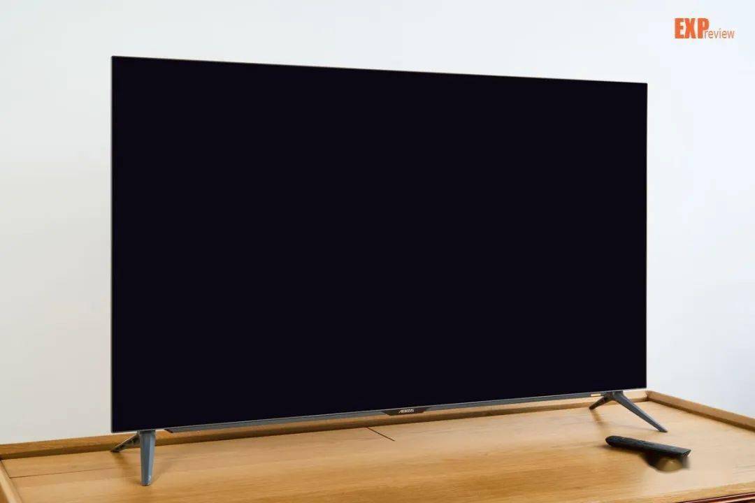 其实在48吋这种大尺寸上面,一个显示器倒不如说是电视,因为实在是太大