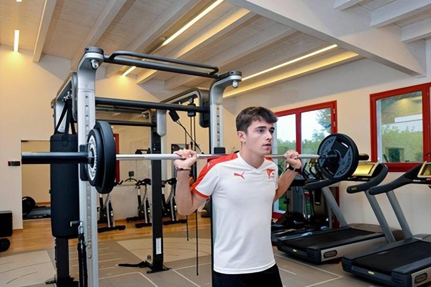 赛车手的脖子为什么这么粗?_训练_比赛_锻炼