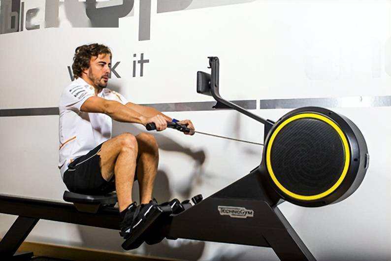 赛车手的脖子为什么这么粗?_训练_比赛_锻炼