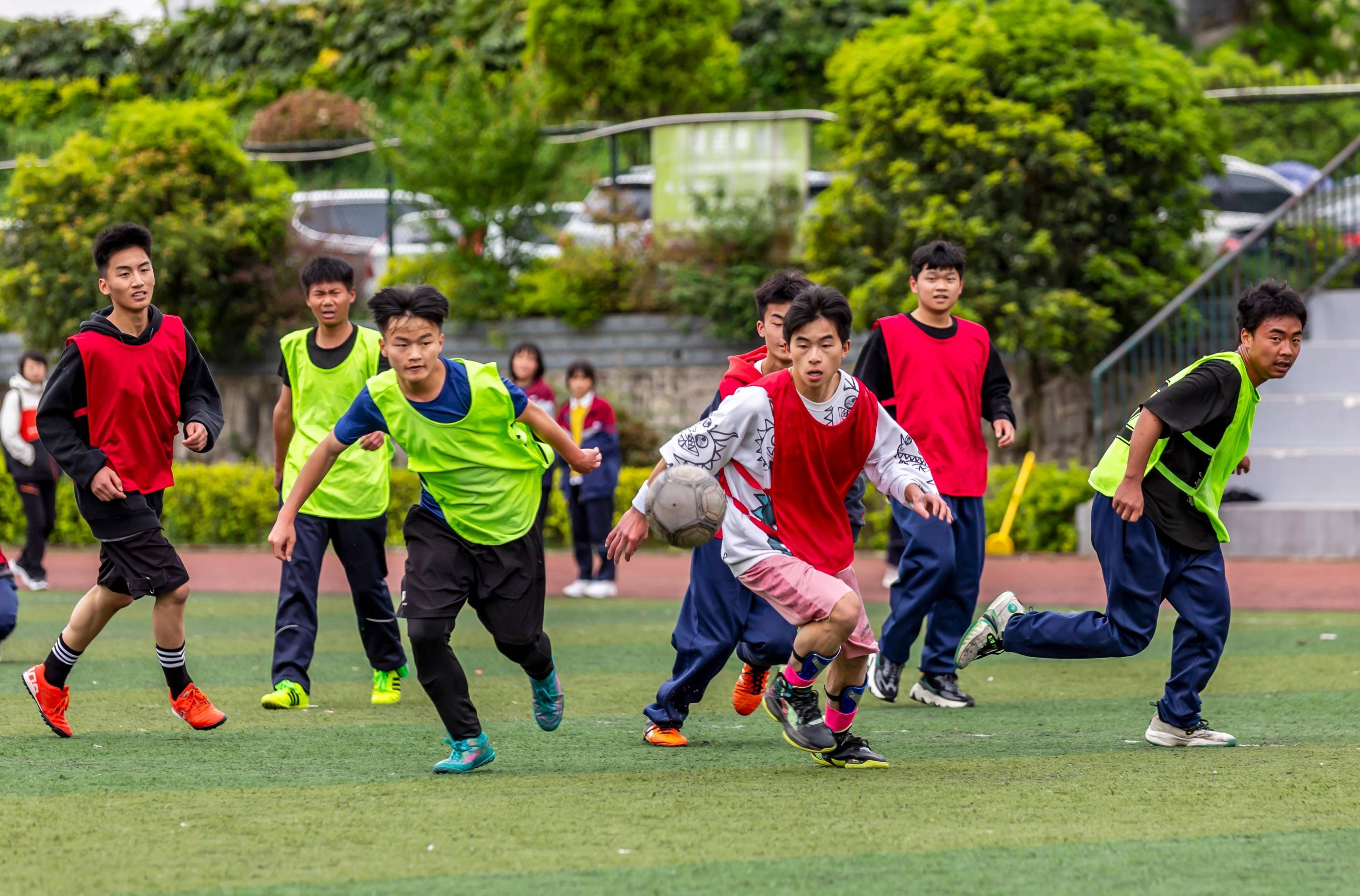 鼓励学生在课余加强运动