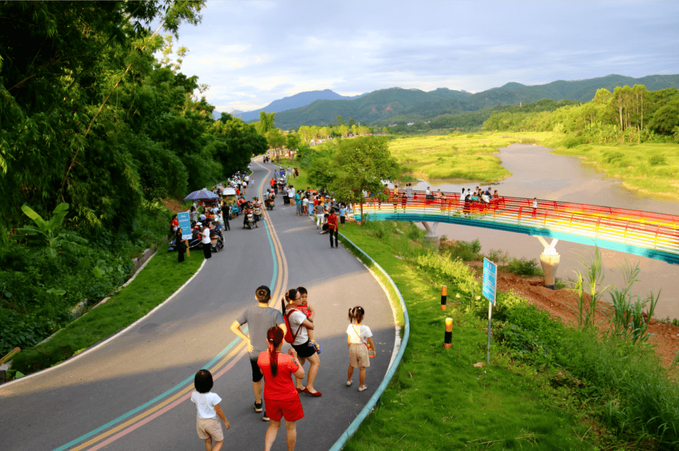 四月打卡信宜石根山登山望远赏十里锦江画廊一天游
