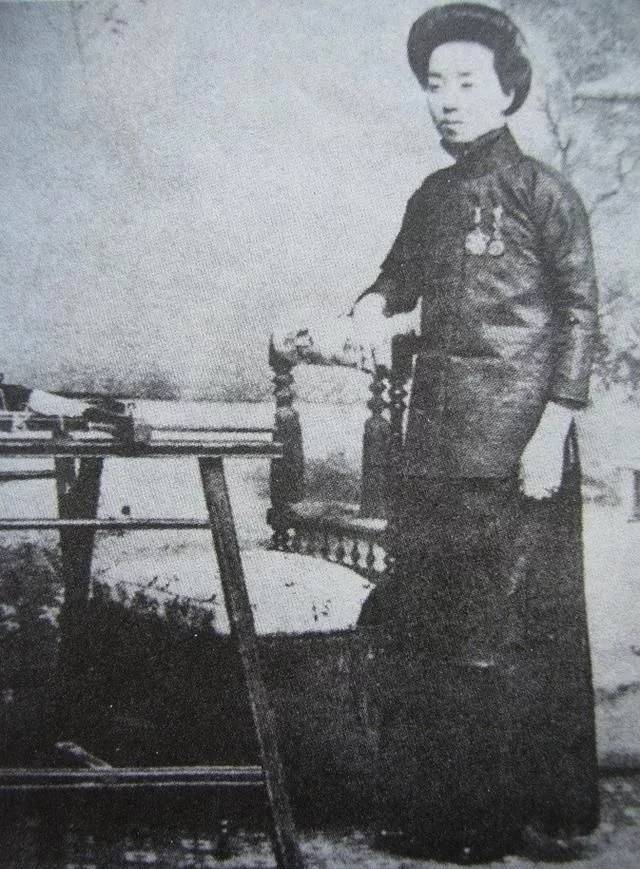 得慈禧赞美,受张謇倾慕,这位女子曾以绣艺被喻为"针神"_沈寿_余觉