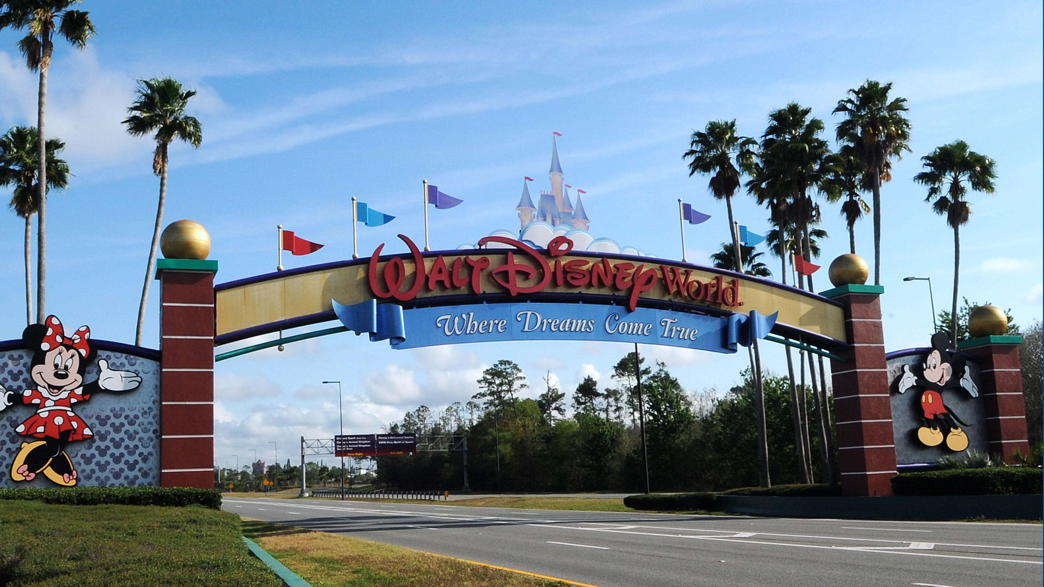 当地时间4月20日,美国佛罗里达州参议院通过了一项法案,该法案将剥夺