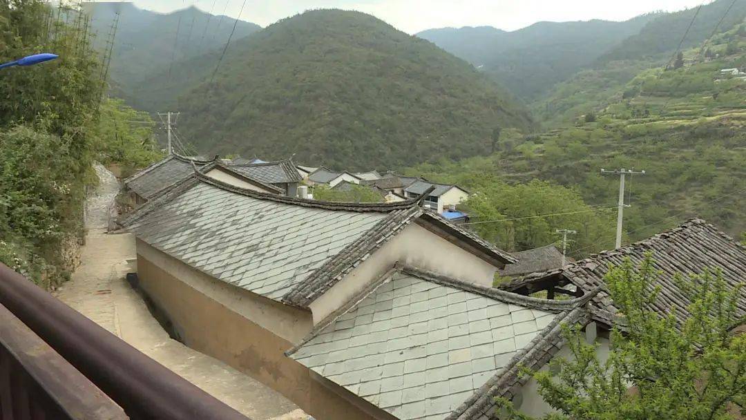 南涧县拥翠乡龙凤村委会龙门洒村共有155户616人,是一个错落有致的