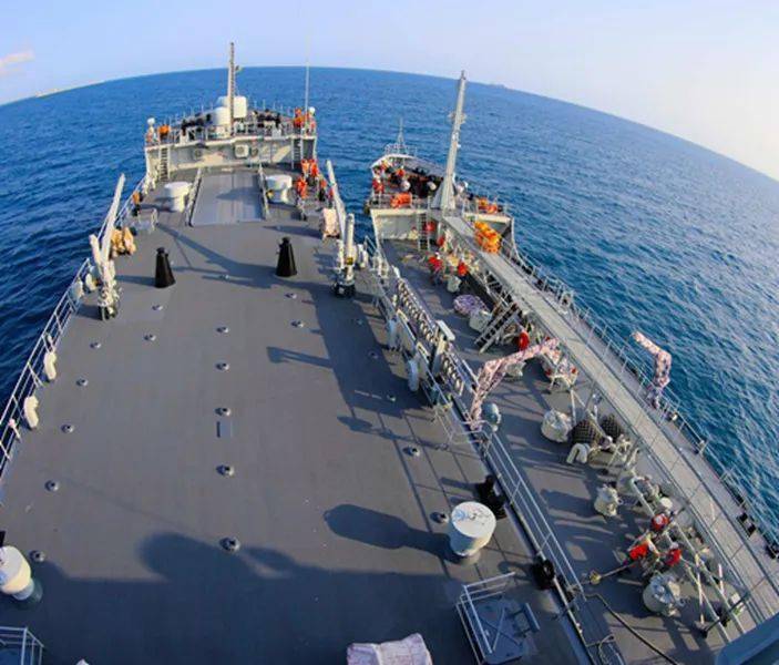 华山舰踏浪出征_训练_包家民_射击