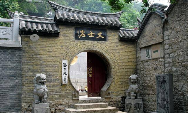 因两只白鹤而名声大噪_放鹤_张山人_庭院
