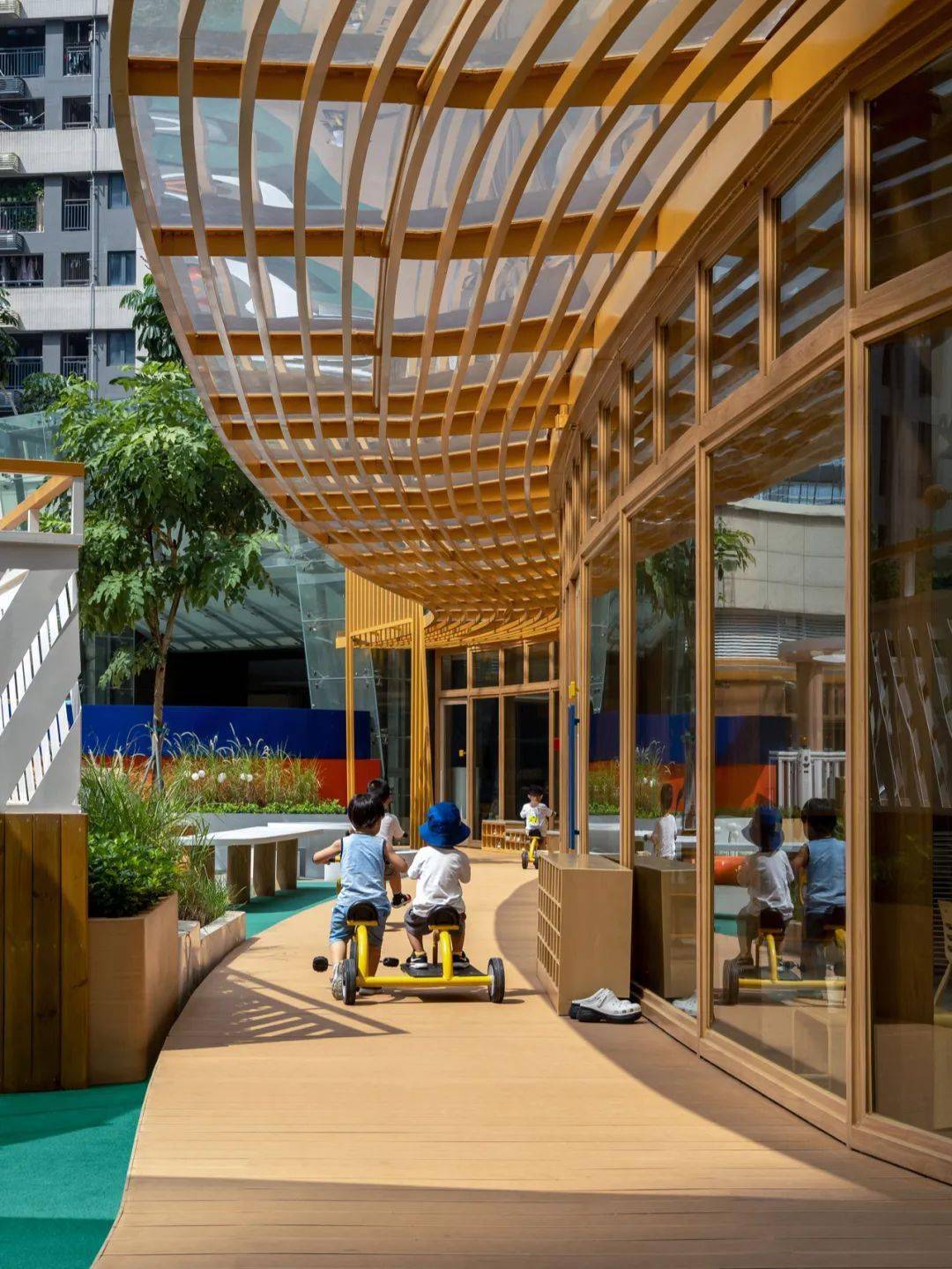 露台上的幼儿园 | 深圳 ibobi super school_场地_儿童_种植区