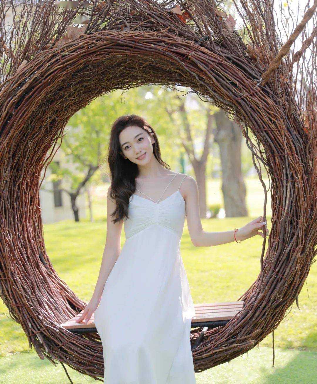 欢迎新人主播气质美女石笑歌