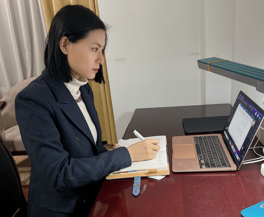 亚非语言学院张婧姝副院长进行"学习式/评价式听课"国际艺术学院国际