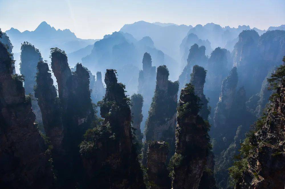 藍影學員 蘇林作者:藍影學員 蘇林張家界擁有獨一無二的喀斯特地貌