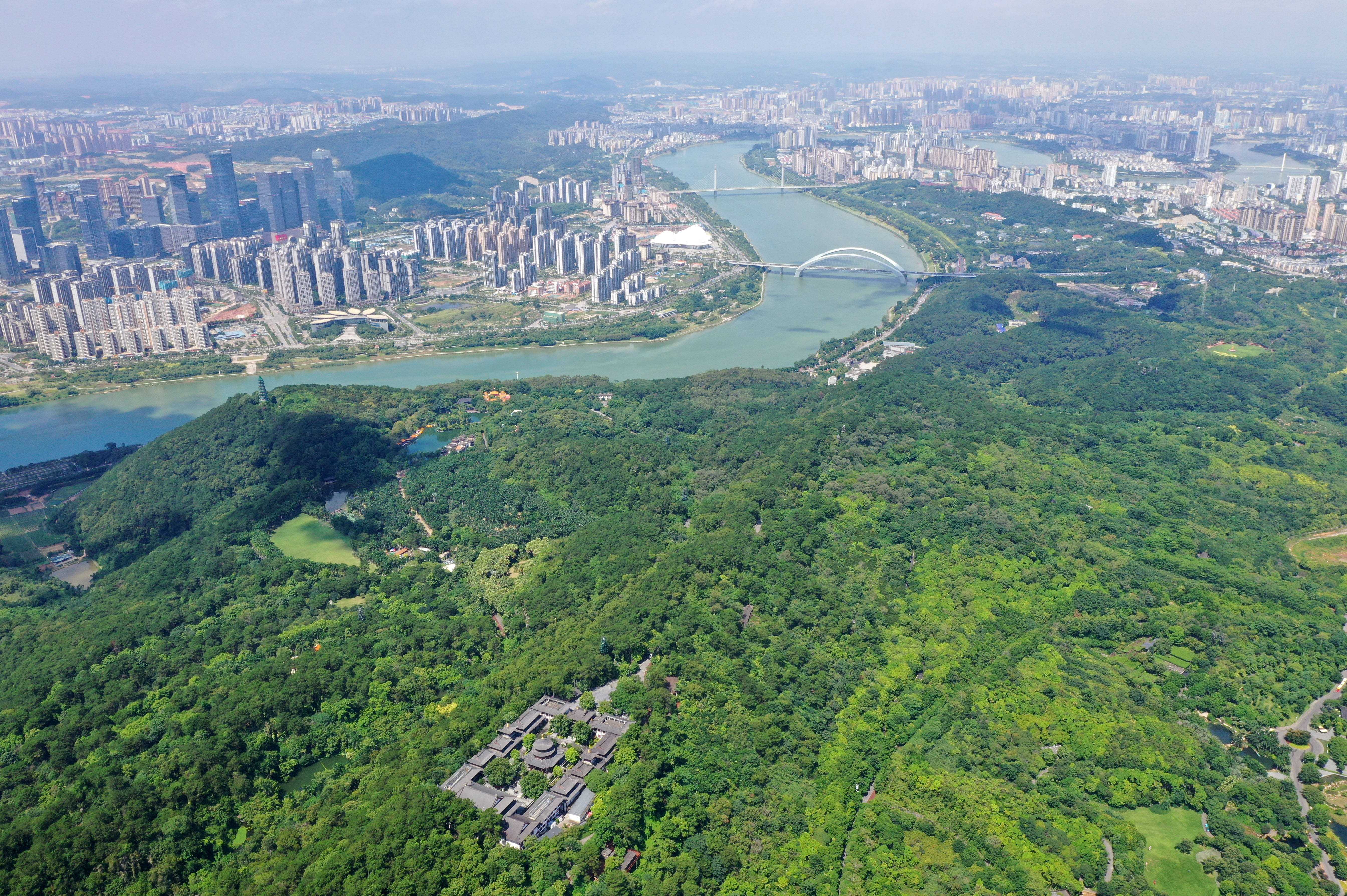 近年来,有"绿城"之称的广西南宁市,生态文明建设成果喜人,城市里四季