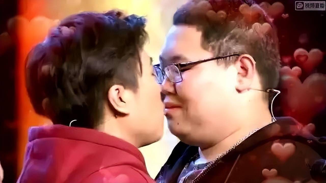 pdd直播被水友搞,yy中传来"那个男人"声音:哇,刘某,4598_卢本伟_伤害