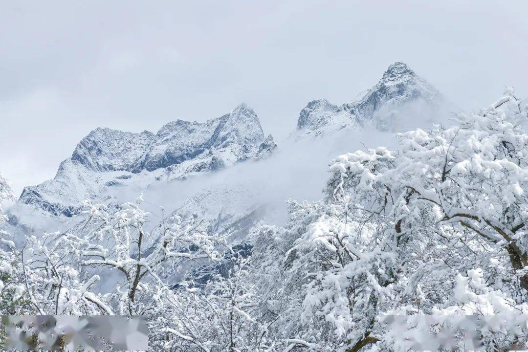 春末四姑娘山雪依然