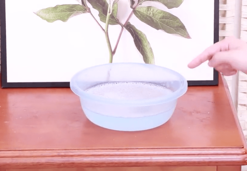 生活小妙招家里蚊子太多在房间里放一盆水睡觉再也不担心蚊子咬真实用