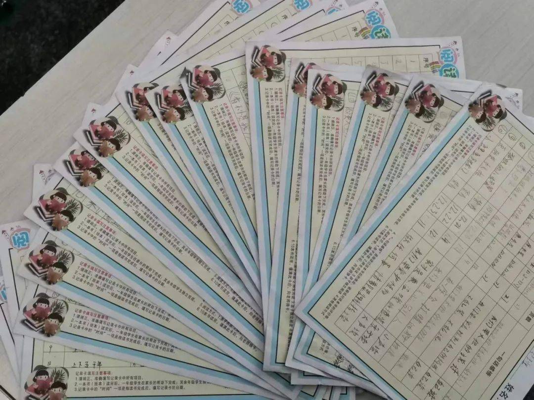 阅读,填写"阅读记录卡"设立"阅读擂台赛",班级张榜公布学生读书数量