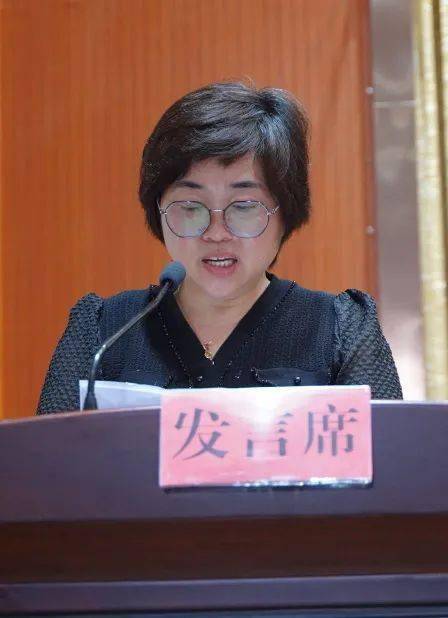 镇党委书记罗荣华作强调讲话为全面推进环境整治工作,全面改善乡镇人