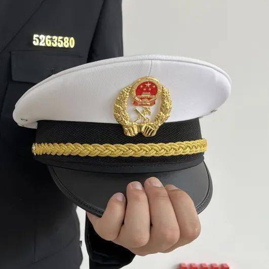 第二十五条:海关制服装备由海关制服,海关查验服和海关制服标志三大