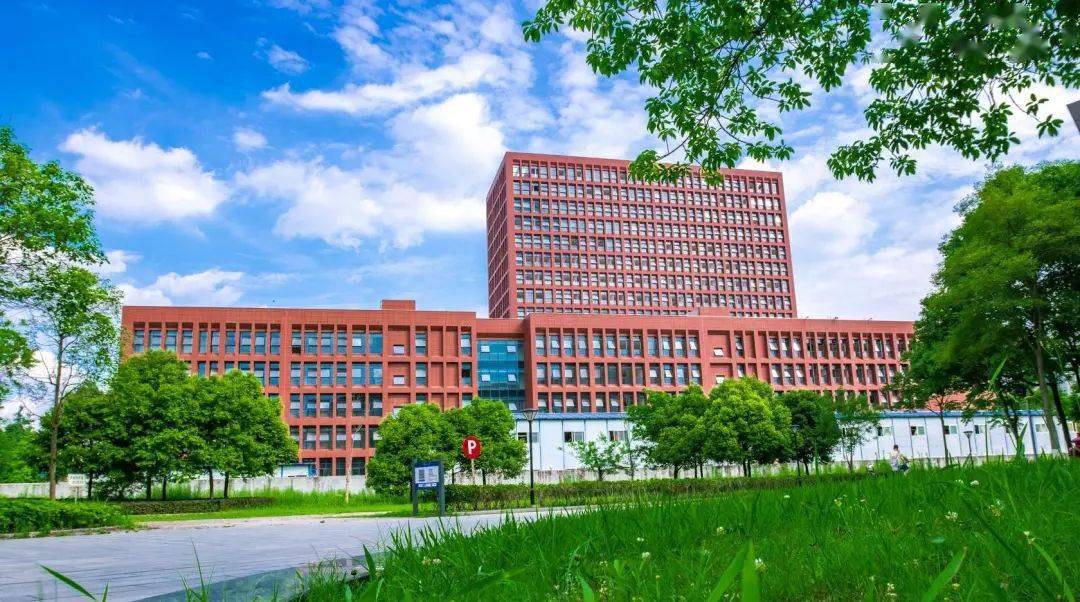 2014年,利兹大学与西南交大在成都联合建立了西南交通大学-利兹学院
