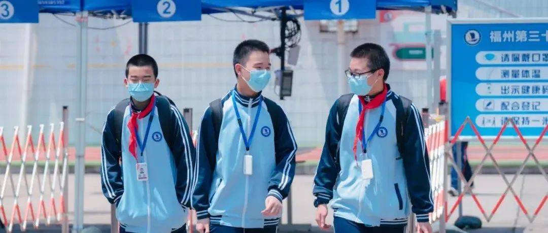 采纳代表建议 电子学生证将在全市各校推广_郑书鸿_家长_手机