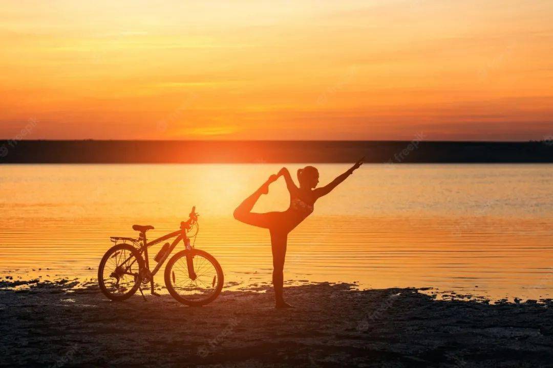 给你发送了50张美女骑行壁纸