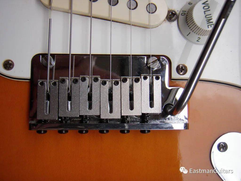 最常见的9种电吉他琴桥和琴弦固定系统