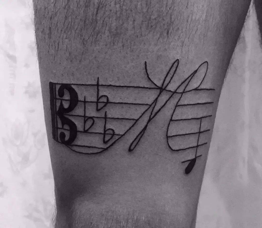 悦动音符的载体五线谱纹身_谱号_数行_低音