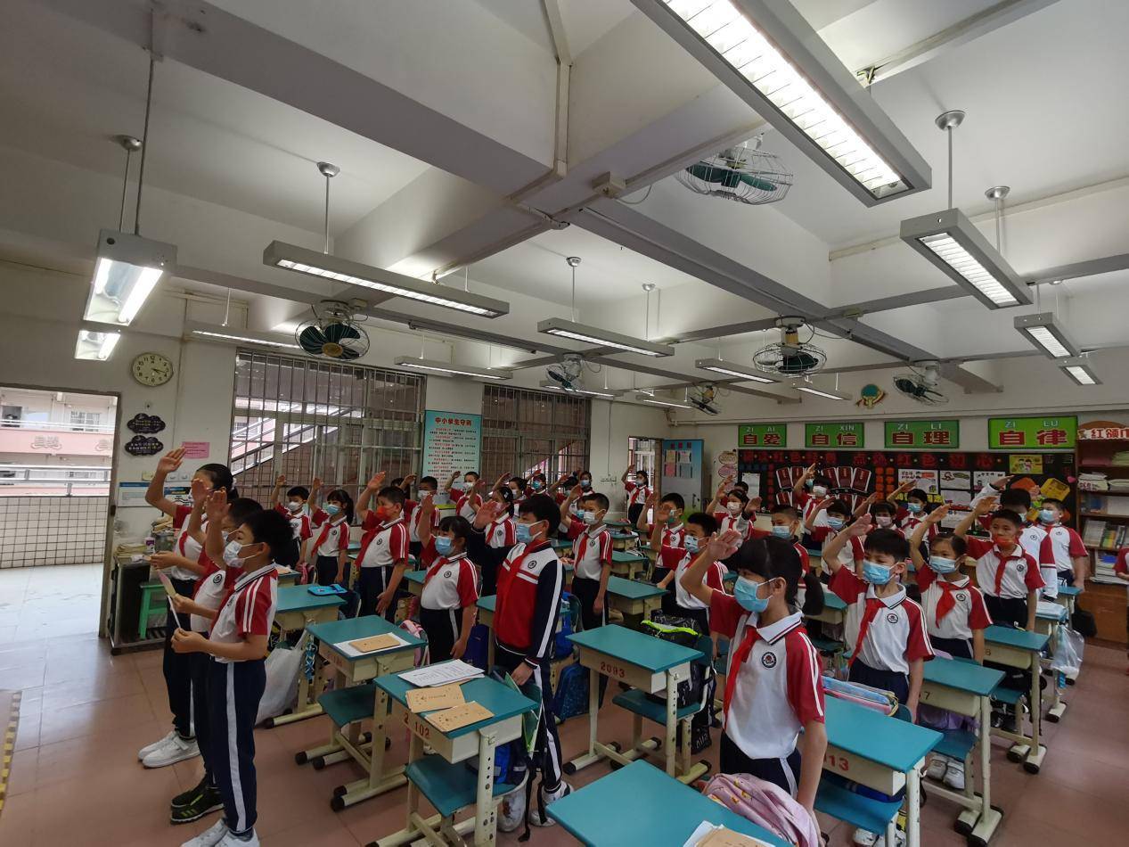 精心准备防疫礼包和心语板珠光路小学迎接学生返校仪式感十足