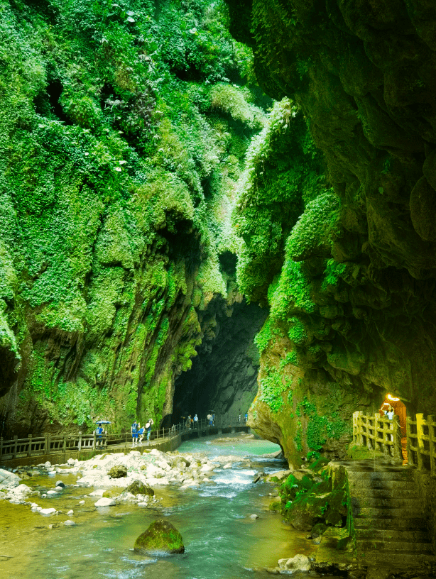 传名海外中国外交部发言人赵立坚向世界分享靖西通灵大峡谷瀑布