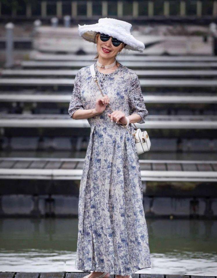 看了67岁奶奶的穿搭突然明白气质可以穿出来时尚不分年龄