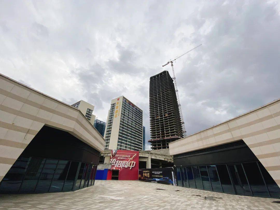 惨淡南充北站片区绿地熙悦广场仅有几家商铺开业