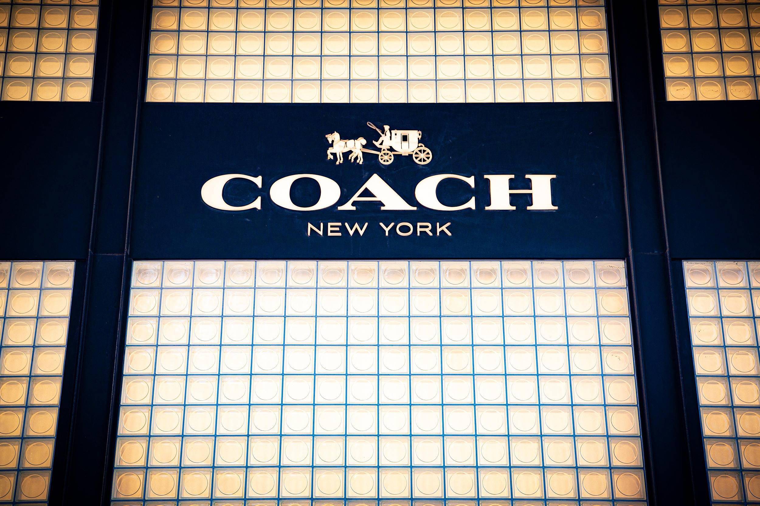 奢侈品加快数字化进程,仍有大牌不愿"屈尊",跑赢的会是谁?