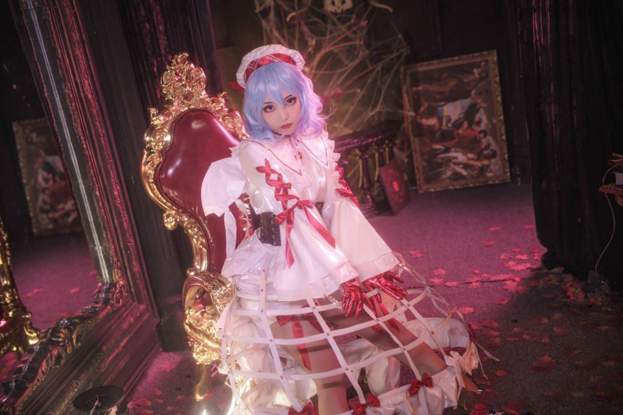 东方project蕾米莉亚纯白恶魔cosplay