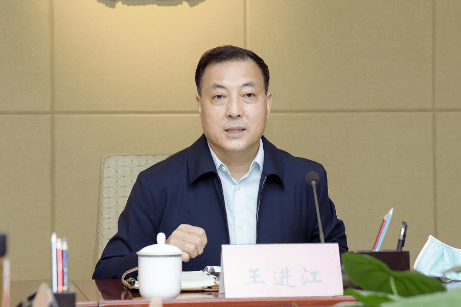 市人大常委会主任王进江主持会议并讲话,副主任牛颖建,李海平,陈新