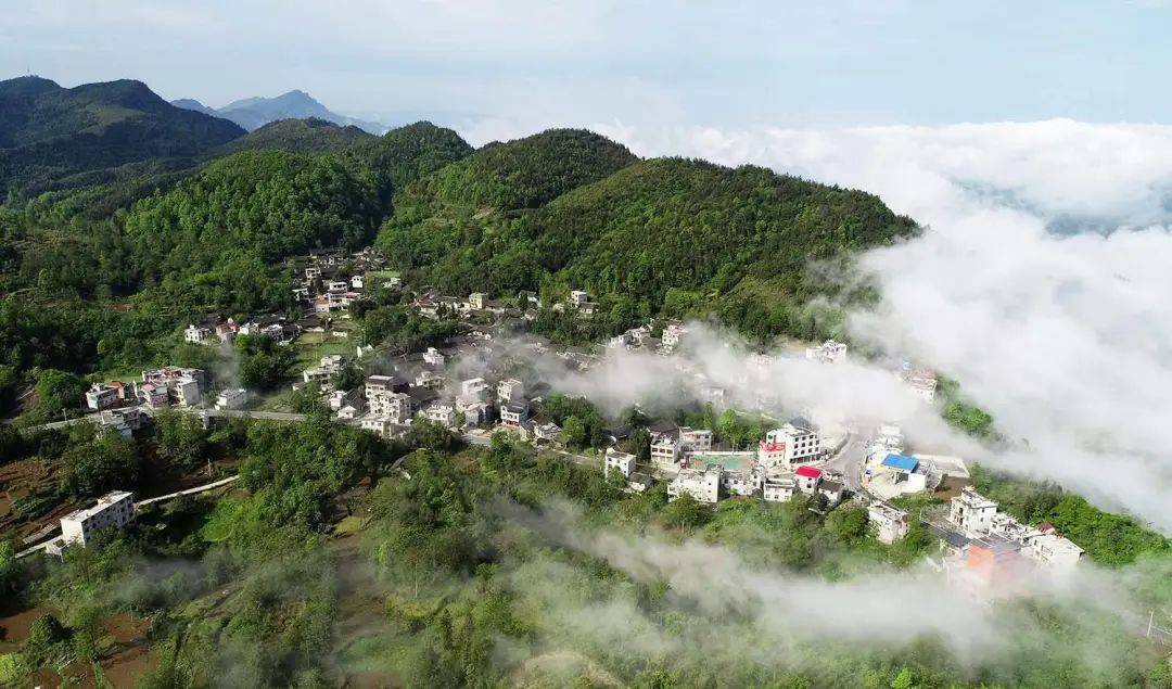航拍松桃乡村美景云雾缭绕宛如画卷