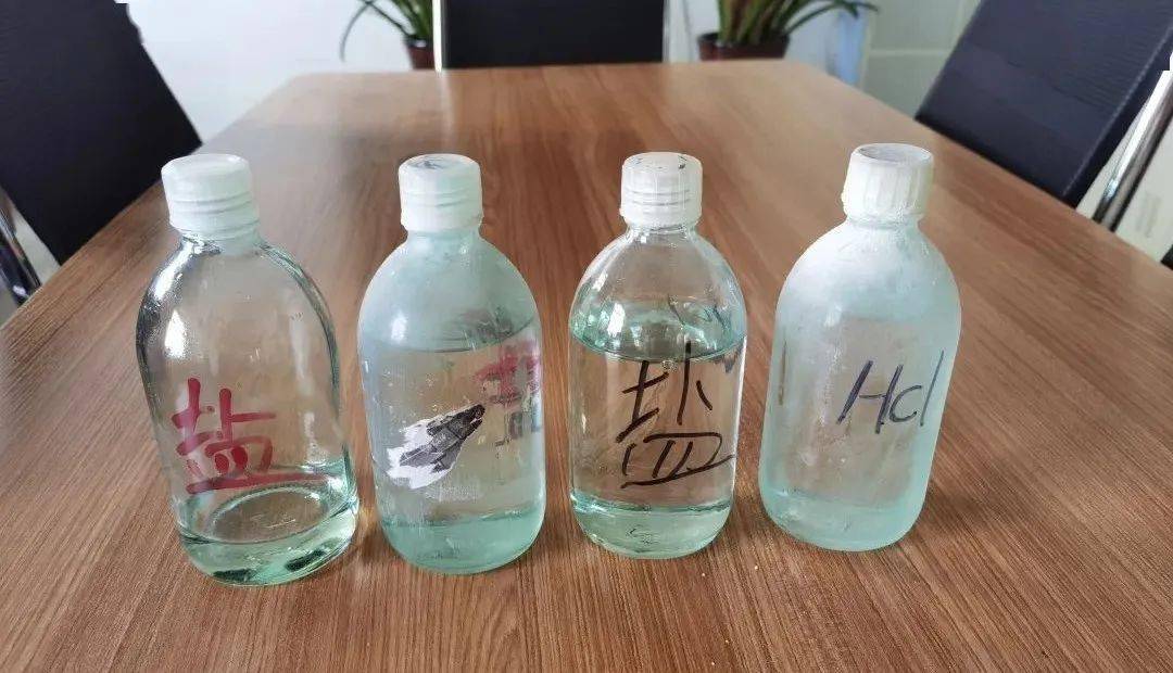 警方提醒硫酸,盐酸,乙醚,甲苯,丙酮,高锰酸钾等均属于易制毒化学品,各