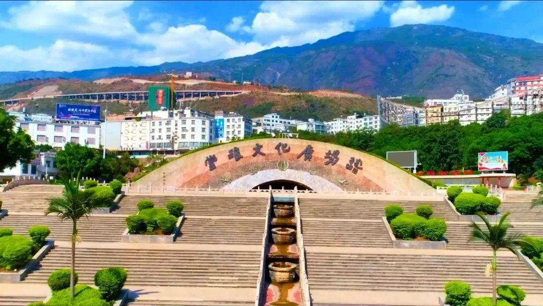 金塘镇是白鹤滩水电站云南库区唯一一个整体搬迁的集镇, 利用移民搬迁