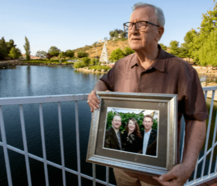 67灵异事件82岁老人得知儿子去世悲痛将其下葬谁知两周后儿子又离奇