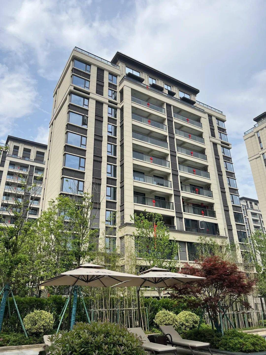 中梁旭辉国宾府交付园林拿手菜全装修粗糙